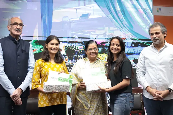 Gift presentation at FORHEX Fair 2024