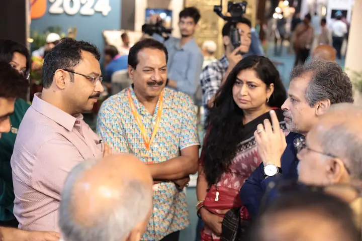 Officials meeting and handshake at FORHEX Fair 2024