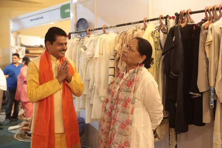 Guest greeting an apparel exhibitor at FORHEX Fair 2024