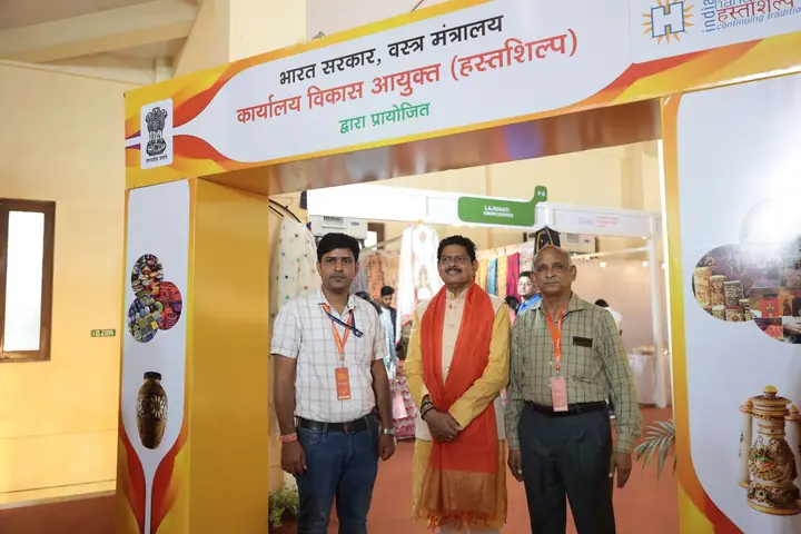 Guests at the Development Commissioner (Handicrafts) stall at FORHEX Fair 2024