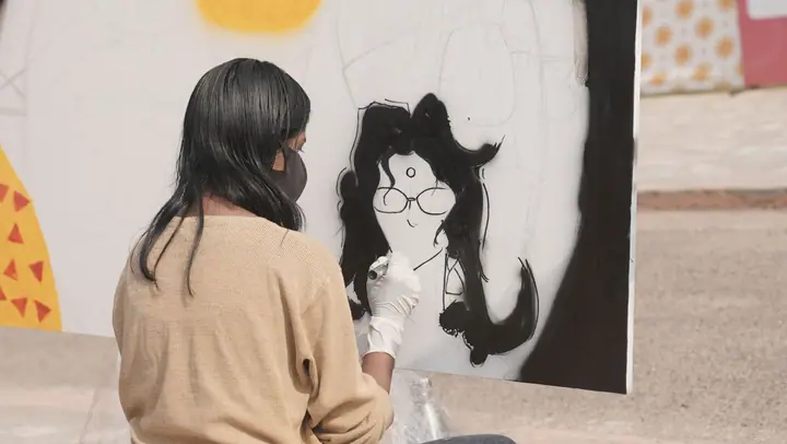 Artist painting a portrait canvas at FORHEX Fair 2025